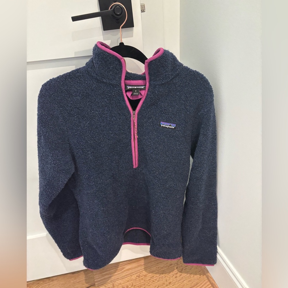 Patagonia Women’s Fleece Pullover in Navy and Pink, size medium, never worn!